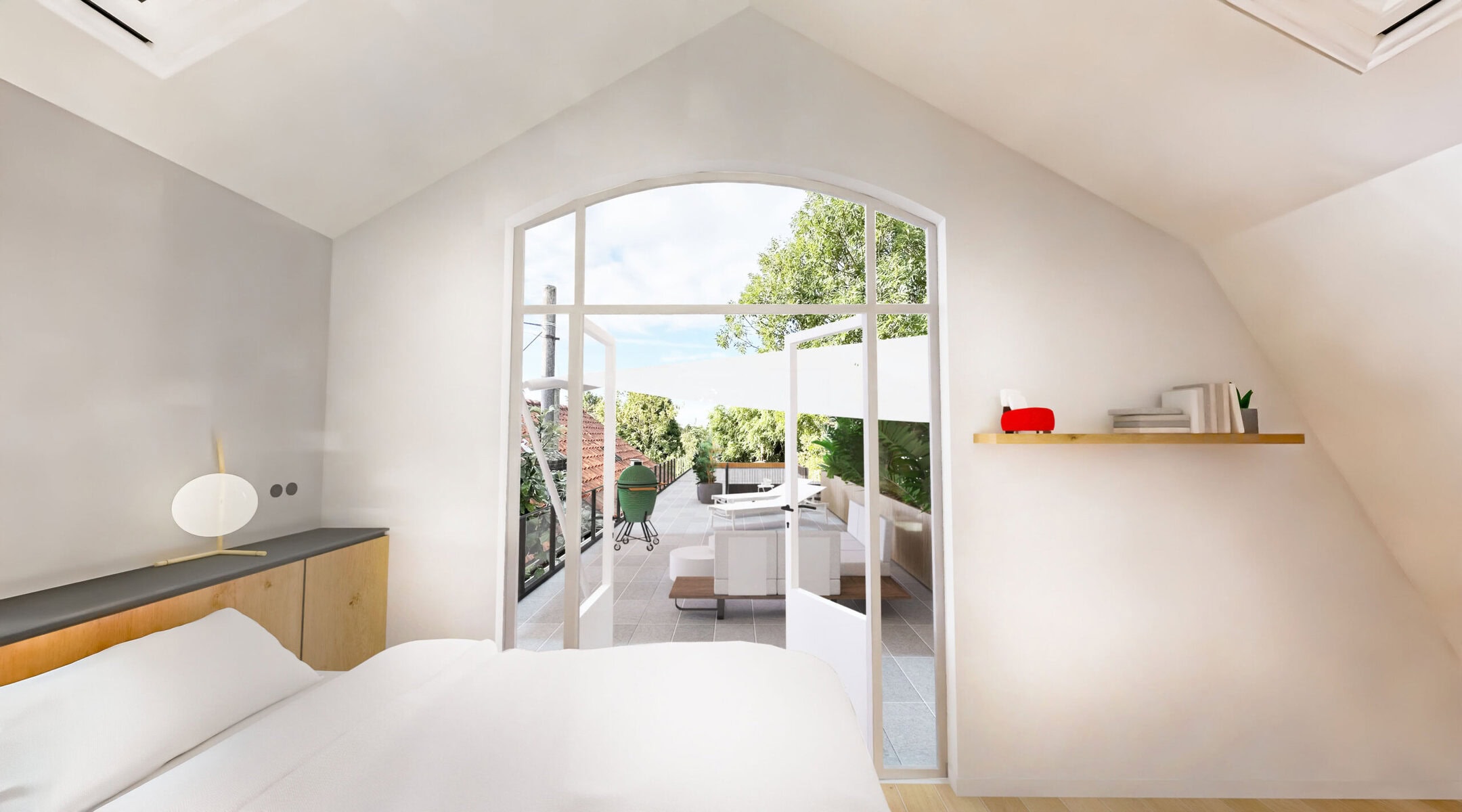 Luxe slaapkamer met balkon en uitzicht op tuin en hemel, veel natuurlijk licht, modern interieur.